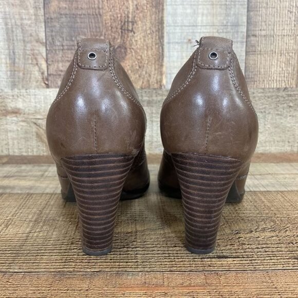 Clarks Artisan Brown Tan Distressed Leather Ankle Boots Womens 9.5M Pose Bootie - Picture 7 of 12